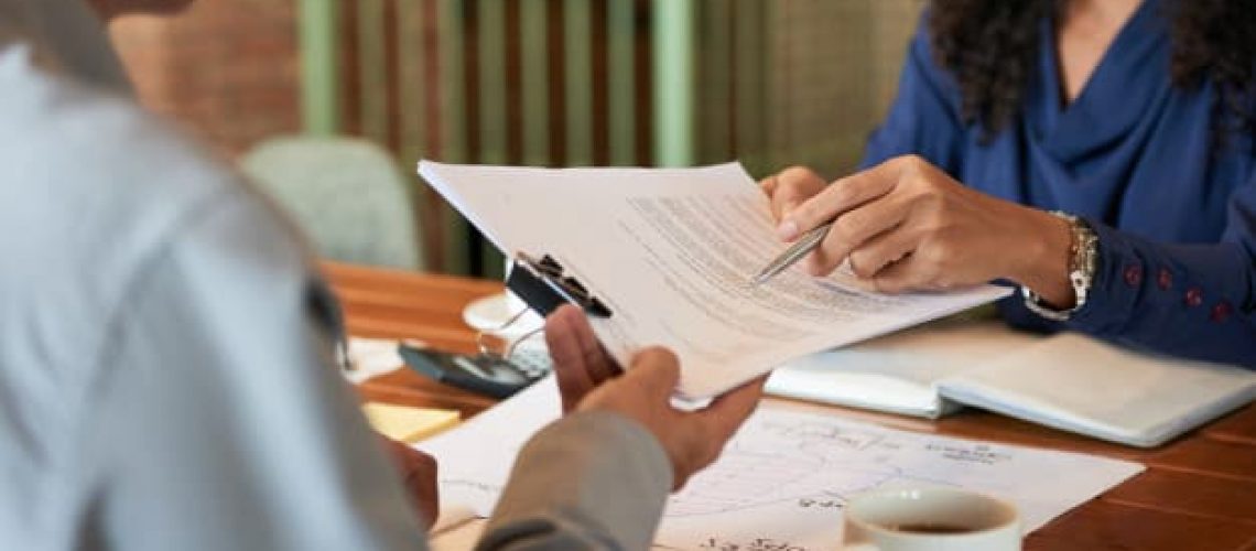 consulting-with-lawyer_1098-19616